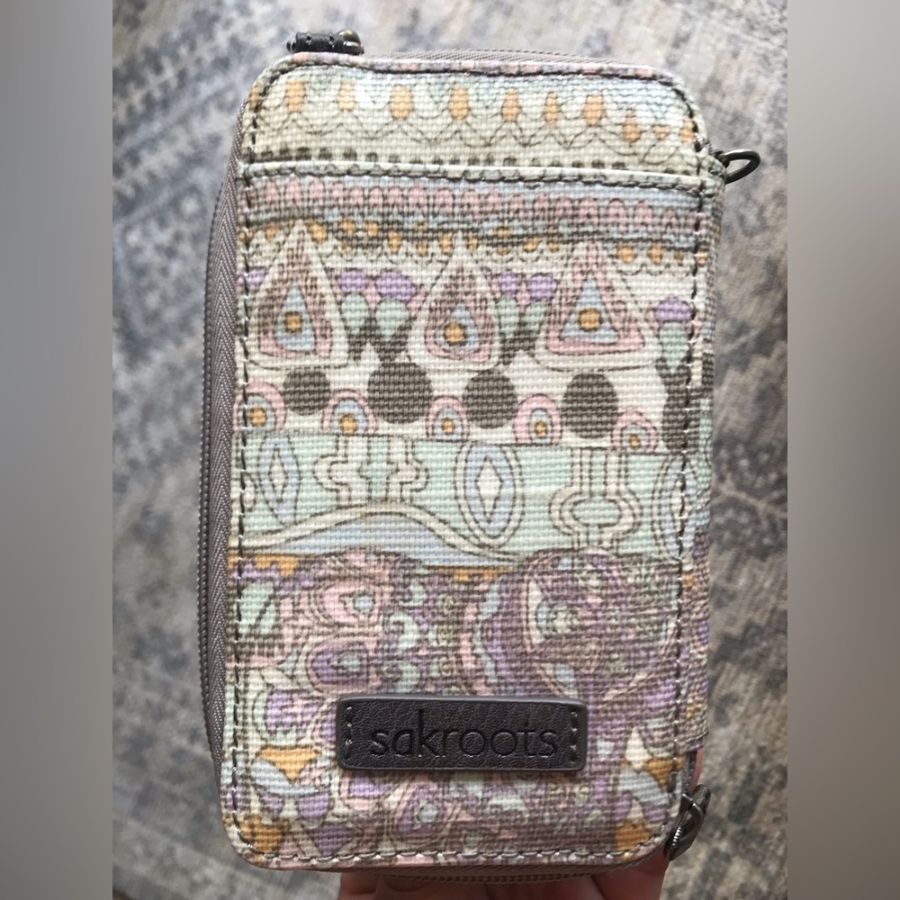 Nwot Sakroots Smartphone Crossbody Wallet - image 5